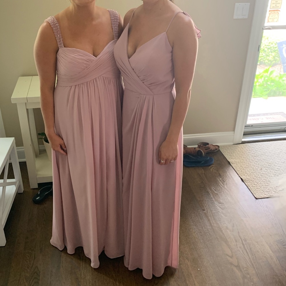 Long dress with beautiful back detail - Picture 3 of 3